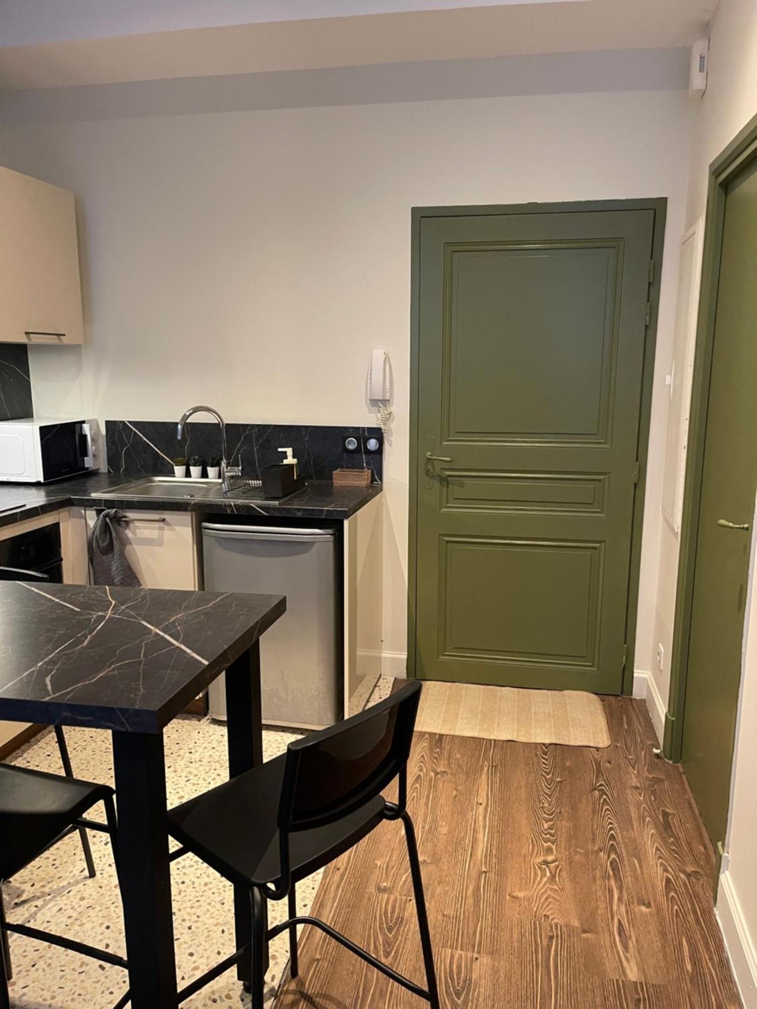 Appartement Au Coeur Du Centre Ville De Carcassonne Esterno foto