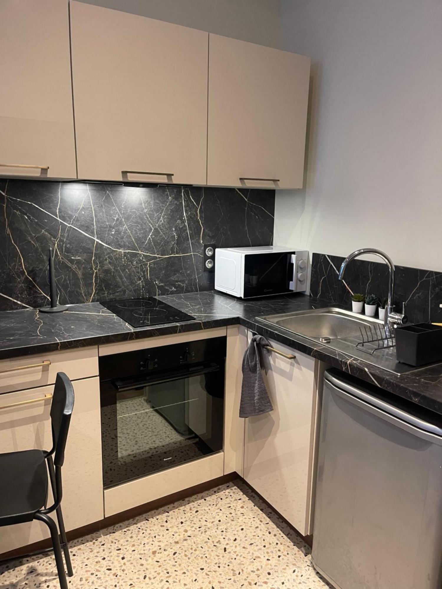 Appartement Au Coeur Du Centre Ville De Carcassonne Esterno foto
