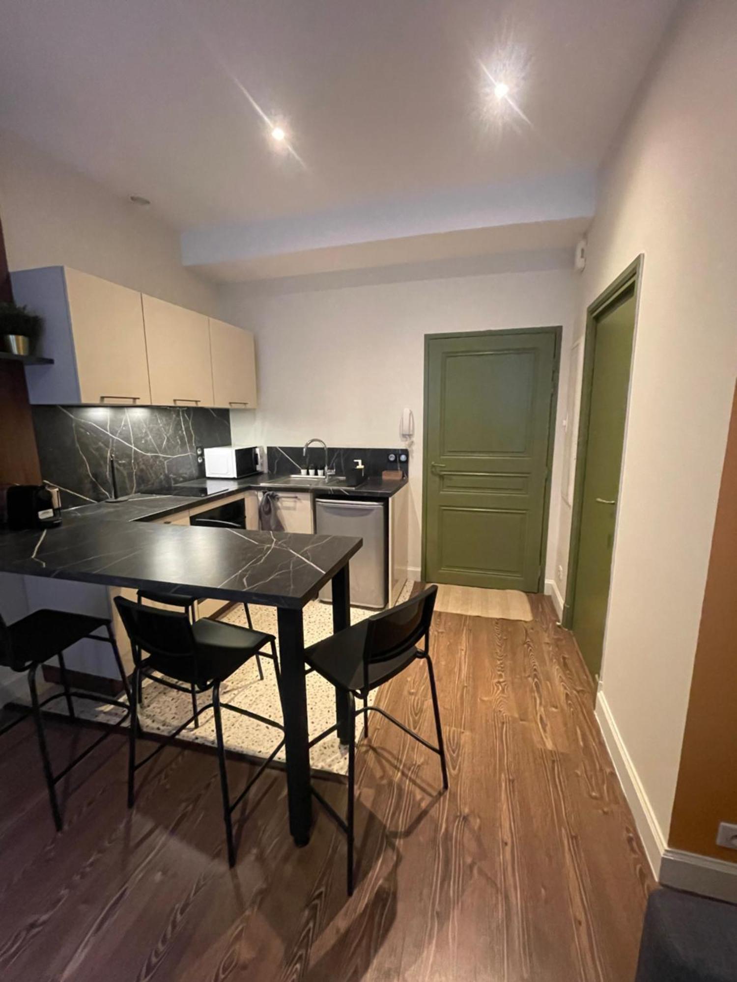 Appartement Au Coeur Du Centre Ville De Carcassonne Esterno foto
